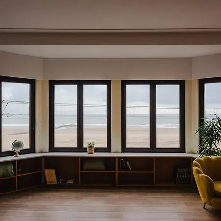 With Seaview Apartamento